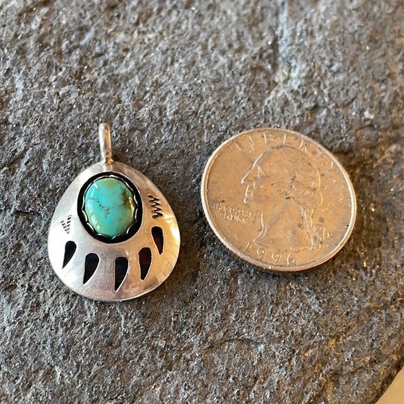 Vintage Native American Navajo Bear Paw Turquoise Pendant - Picture 7 of 11